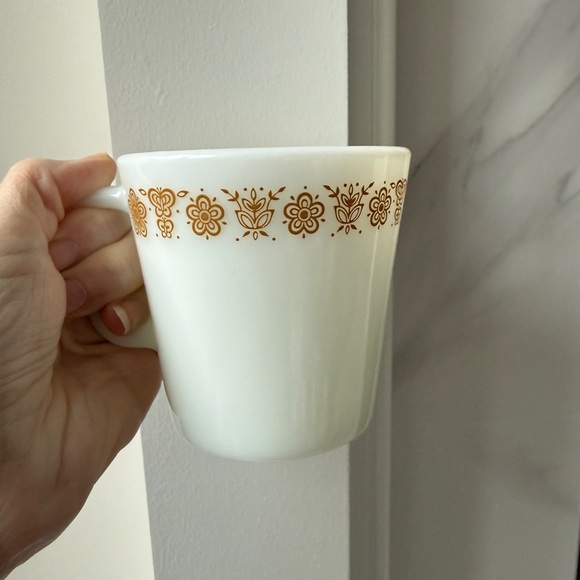 Pyrex Other - Pyrex Vintage Butterfly Gold milk glass coffee mug D handle